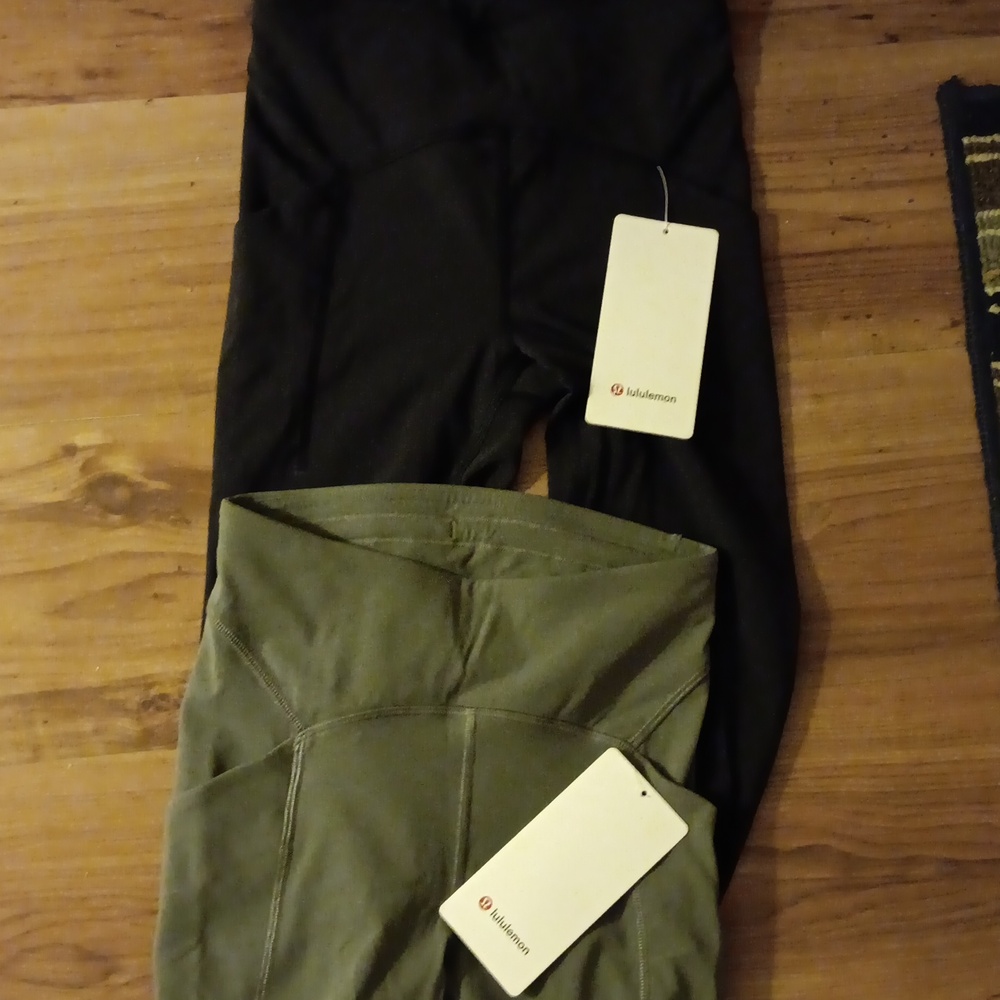 NWT(2)  LULULEMON LEGGINGS ( 2 pairs)